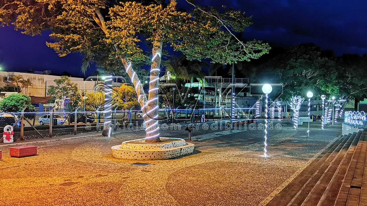 Praça Benedito Valadares decorada para o natal 2021