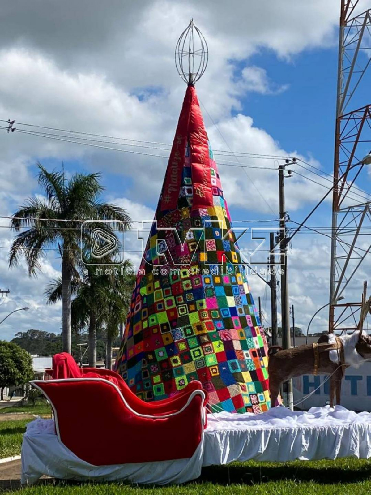 TV KZ - Criatividade; ONG constrói árvore de Natal gigante de crochê em  Ibiá/MG