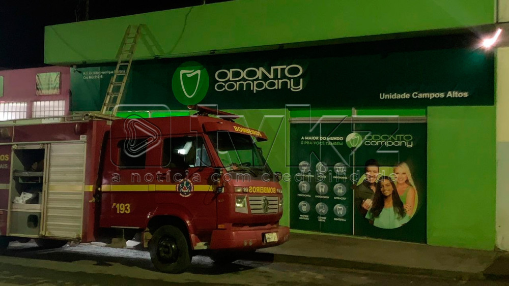 Caixa de marimbondos emperrou funcionamento dos semáforos da rua